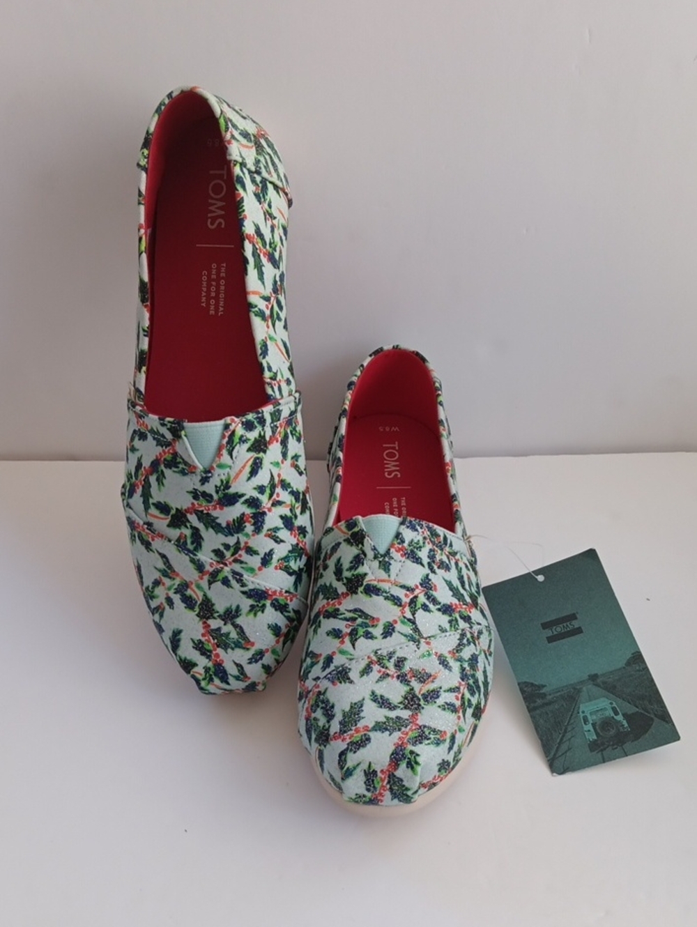 Toms Classic Canvas Slip-On Alpargata Mint Holly Jolly Print Size 8.5 M NWT